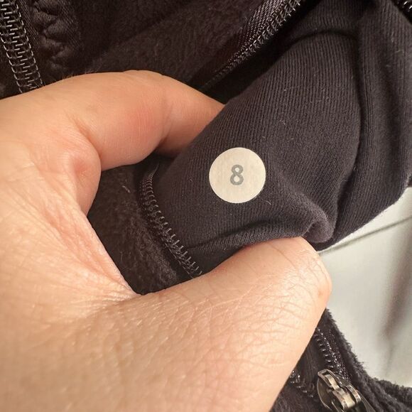 Lululemon Women’s 8 Black Sherpa Faux Fur Zip Up Jacket - Picture 5 of 5
